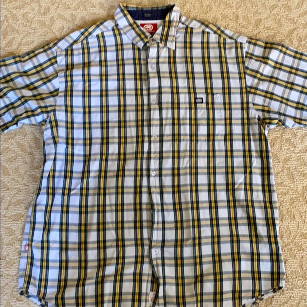 Ecko short sleeved shirt. Size xxl.